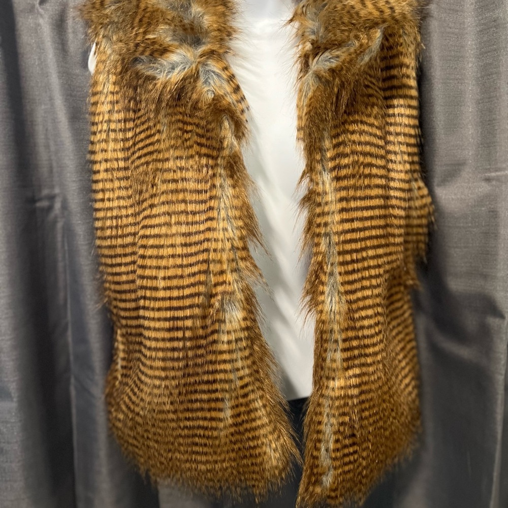 Faux Fur Ci Sono by Cavalini Vest